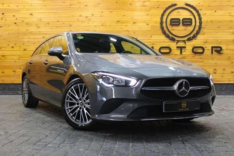 Usado Mercedes CLA220 Shooting Brake 190 CV (139 kW) 2021 Gris / plata Familiar