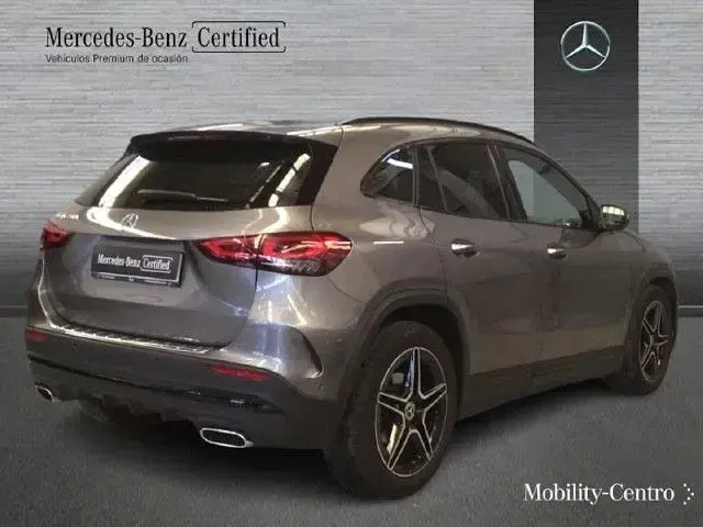 Usado Mercedes GLA200 AMG line 163 CV (119 kW) 2022 Gris montaña SUV