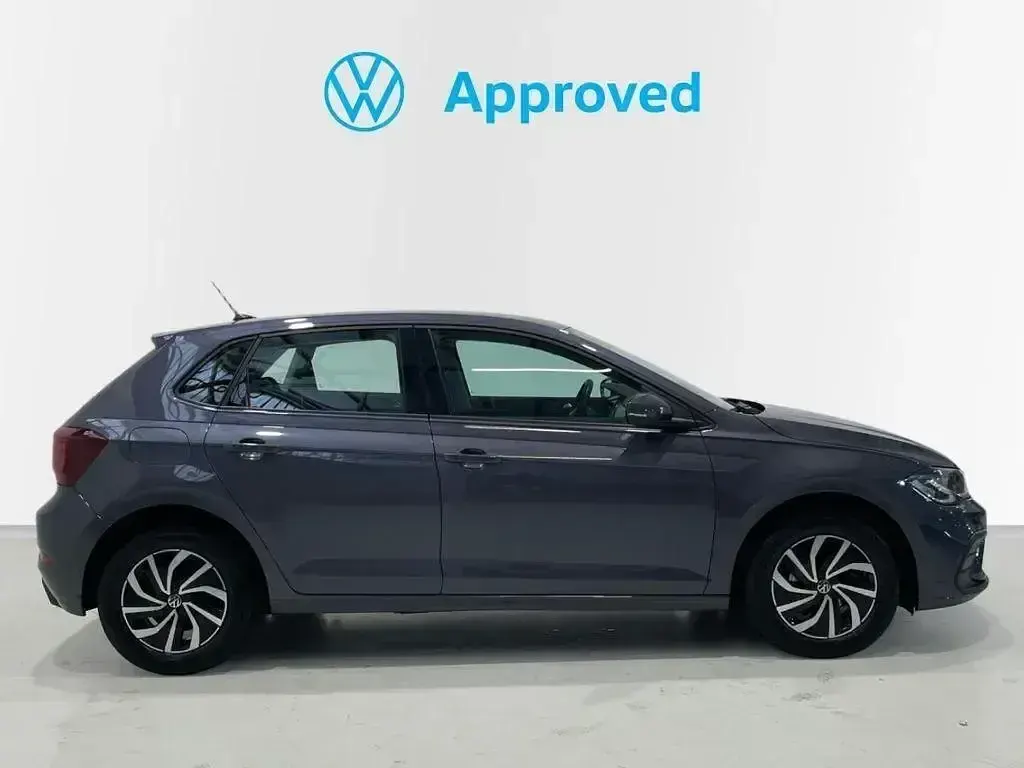 Usado VW Polo Life 95 CV (69 kW) 2023 Gris Utilitario