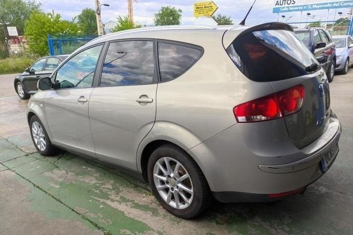 Usado Seat Altea 105 CV (77 kW) 2010 Gris Monovolumen