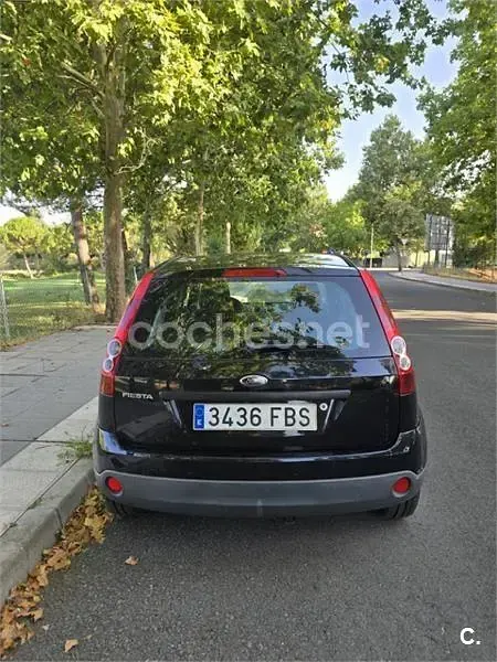 Usado Ford Fiesta 70 CV (51 kW) 2006 Negro Utilitario