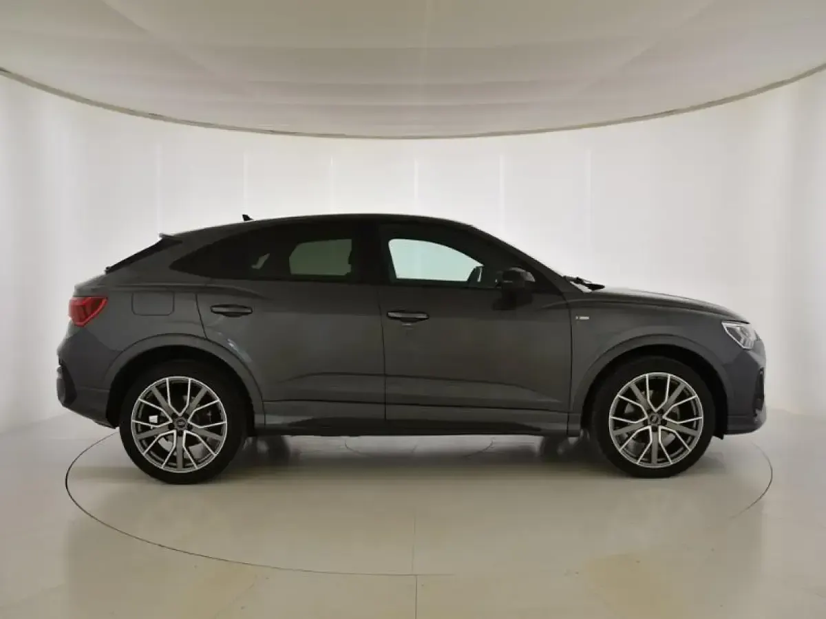 Usado Audi Q3 150 CV (110 kW) 2023 Gris/plata SUV