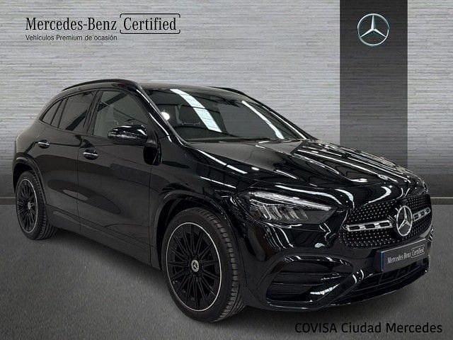 Usado Mercedes GLA200 150 CV (110 kW) 2025 Negro cosmos SUV