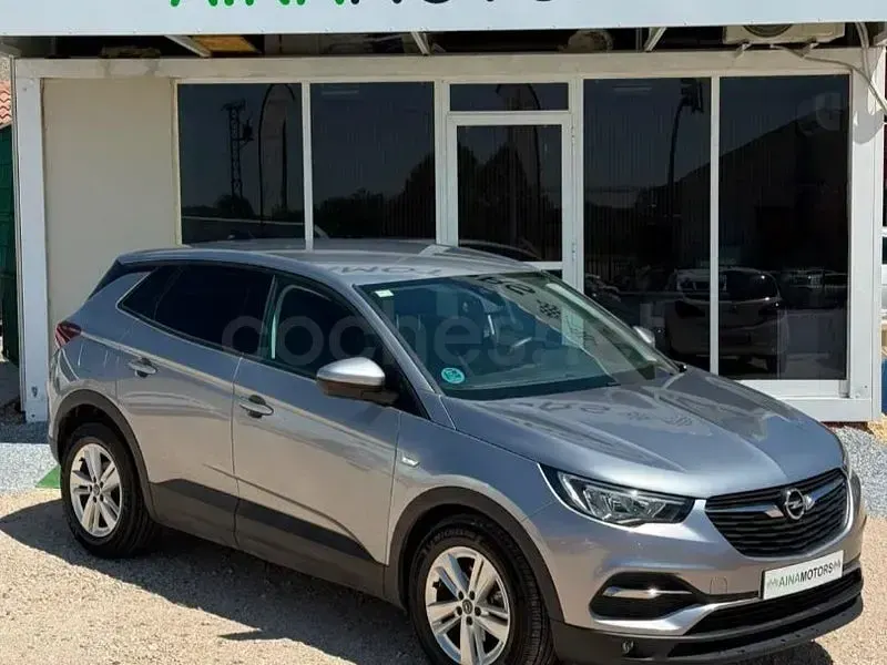 Usado Opel Grandland X Edition 130 CV (95 kW) 2020 Gris / plata SUV