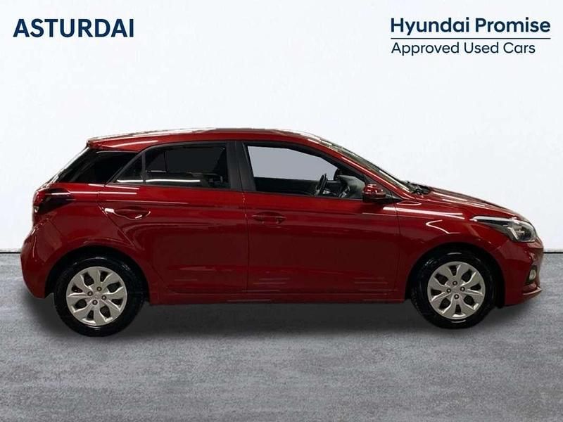Usado Hyundai i20 75 CV (55 kW) 2019 Rojo Utilitario