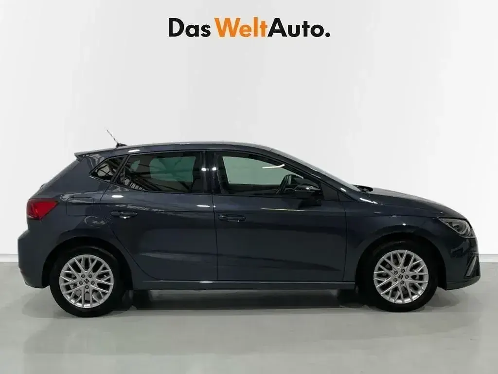 Usado Seat Ibiza FR 115 CV (84 kW) 2025 Gris Utilitario