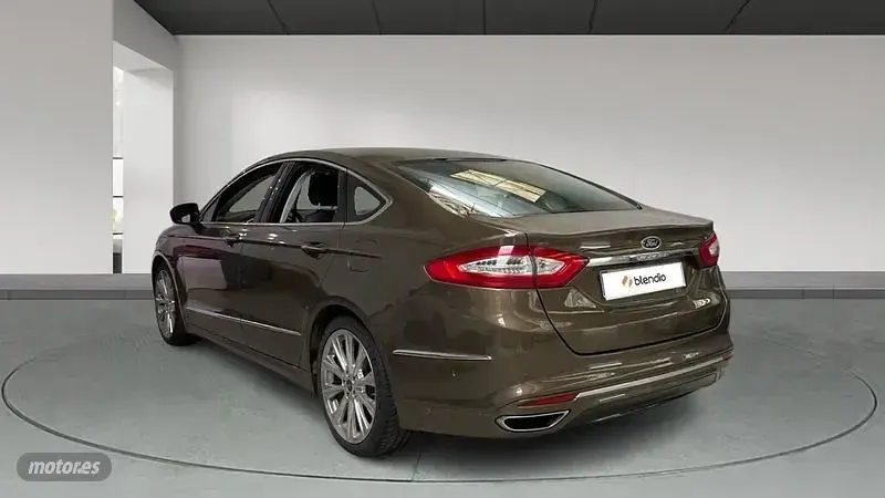 Usado Ford Mondeo Vignale 180 CV (132 kW) 2015 Marrón Familiar