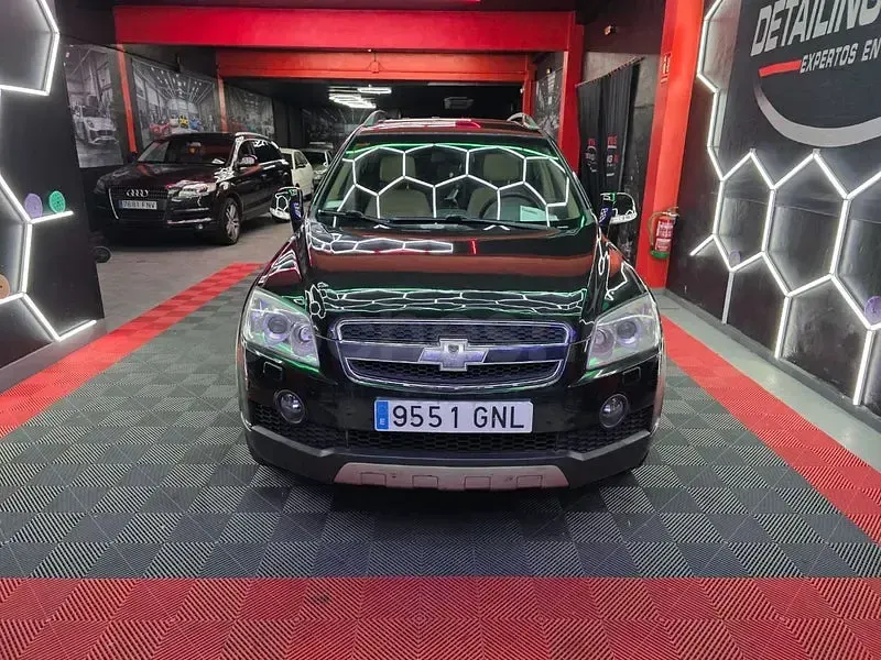 Usado Chevrolet Captiva LT 150 CV (110 kW) 2009 Negro SUV