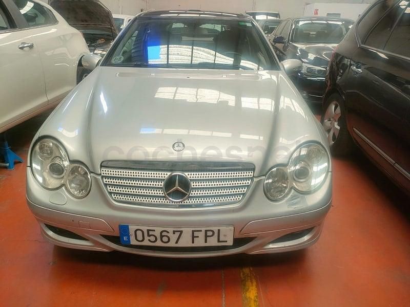 Usado Mercedes C200 Sport Edition 122 CV (89 kW) 2007 Gris / plata Berlina