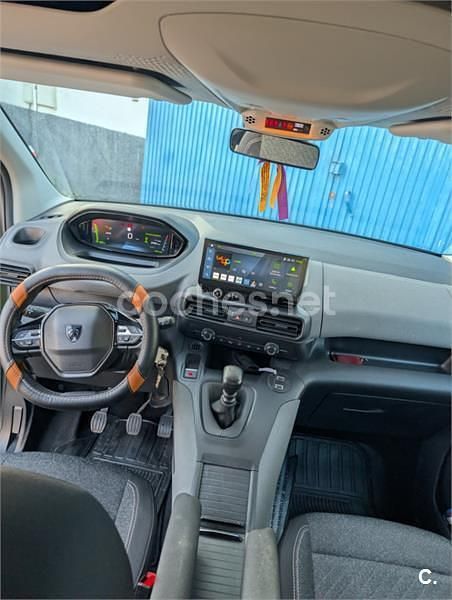 Usado Peugeot Rifter Allure 100 CV (73 kW) 2024 Verde Monovolumen