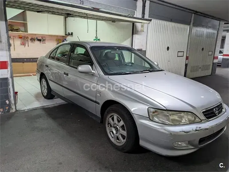 Usado Honda Accord LS 136 CV (100 kW) 2001 Gris / plata Berlina