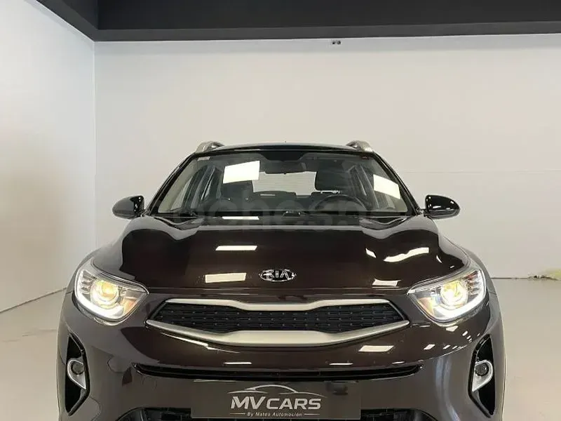 Usado Kia Stonic 84 CV (61 kW) 2020 Marrón SUV