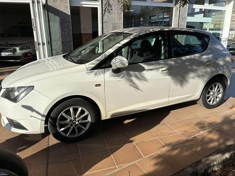 Usado Seat Ibiza Reference 90 CV (66 kW) 2015 Blanco Utilitario