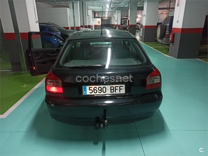 Usado Audi A3 Attraction 130 CV (95 kW) 2001 Negro Utilitario