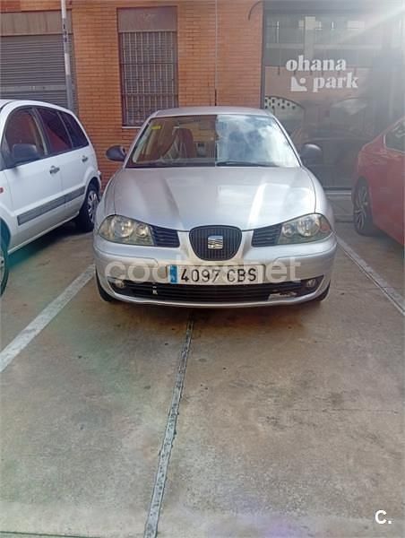 Usado Seat Ibiza 75 CV (55 kW) 2002 Gris / plata Berlina