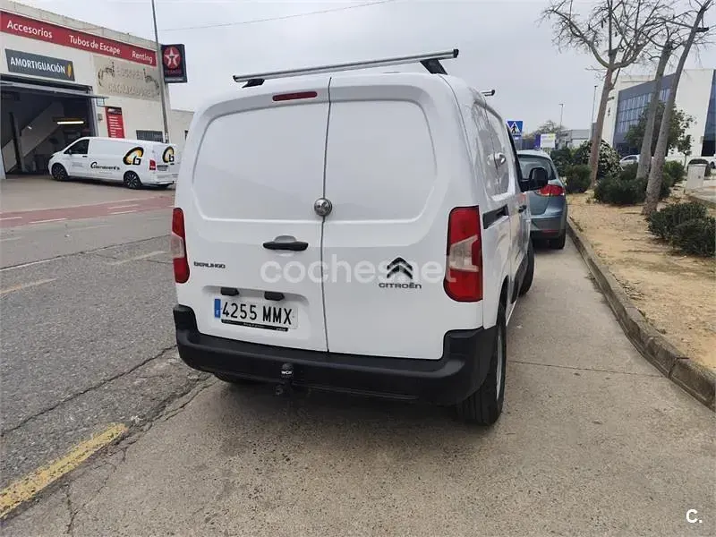 Usado Citroën Berlingo Feel 102 CV (75 kW) 2024 Blanco Monovolumen