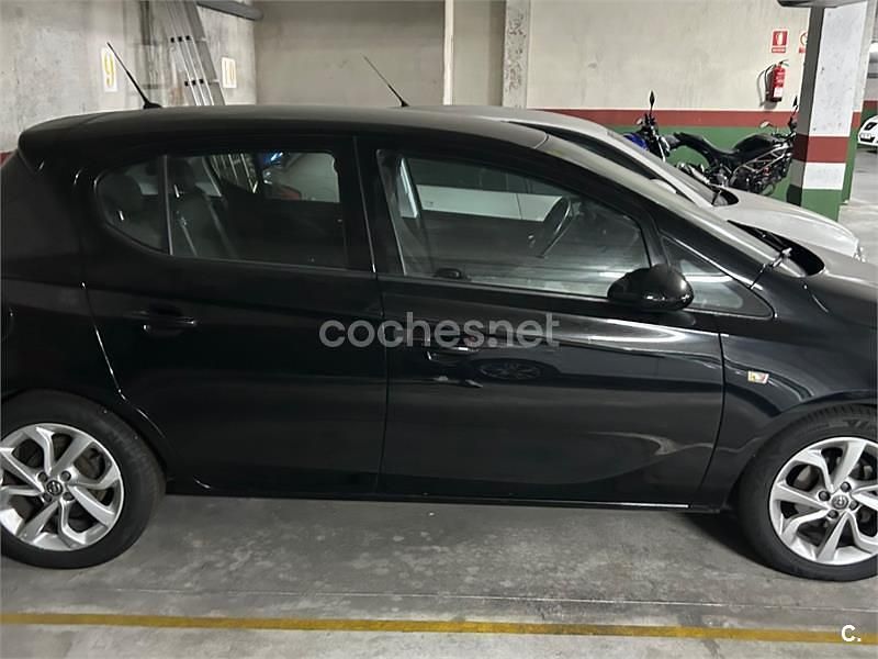 Usado Opel Corsa Selective 90 CV (66 kW) 2017 Negro Utilitario