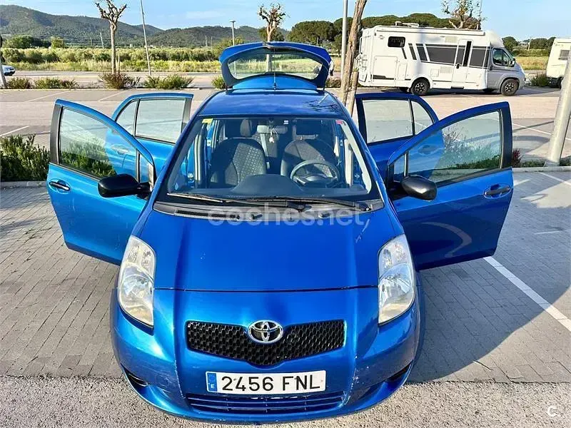 Usado Toyota Yaris Sol 87 CV (63 kW) 2007 Azul Utilitario