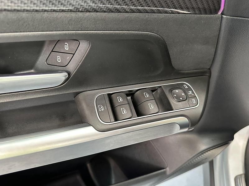 Usado Mercedes GLB200 150 CV (110 kW) 2022 Gris SUV