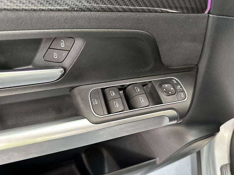 Gris Usado 2022 Mercedes GLB200 SUV | 36.900 € (Un poco caro) - Imagen 1/4