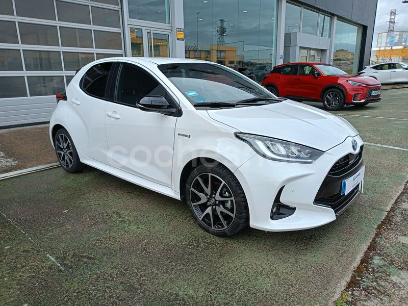 Blanco Usado 2021 Toyota Yaris Hybrid Plus Berlina | 22.300 € (Caro) - Imagen 1/4