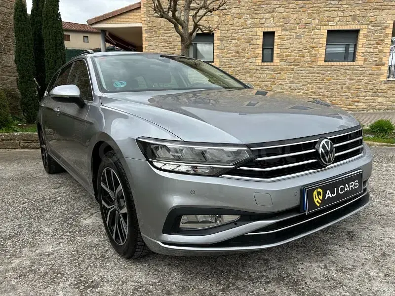 Usado VW Passat Executive 150 CV (110 kW) 2021 Gris / plata Familiar