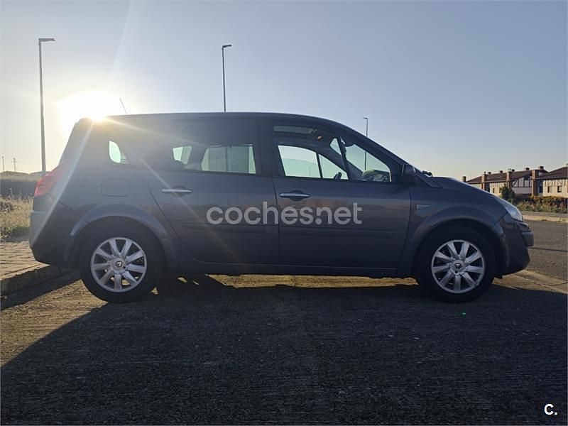 Usado Renault Scénic II Dynamique 110 CV (80 kW) 2007 Gris / plata Monovolumen