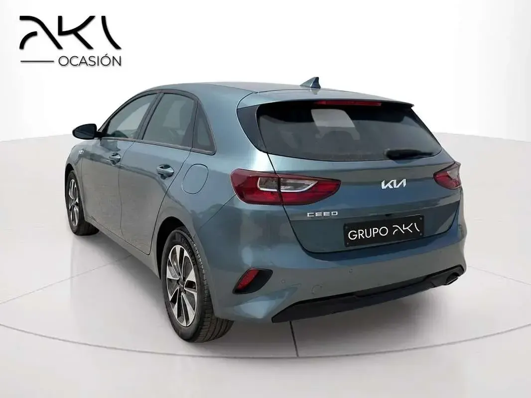 Usado Kia Ceed 101 CV (74 kW) 2025 Gris Utilitario