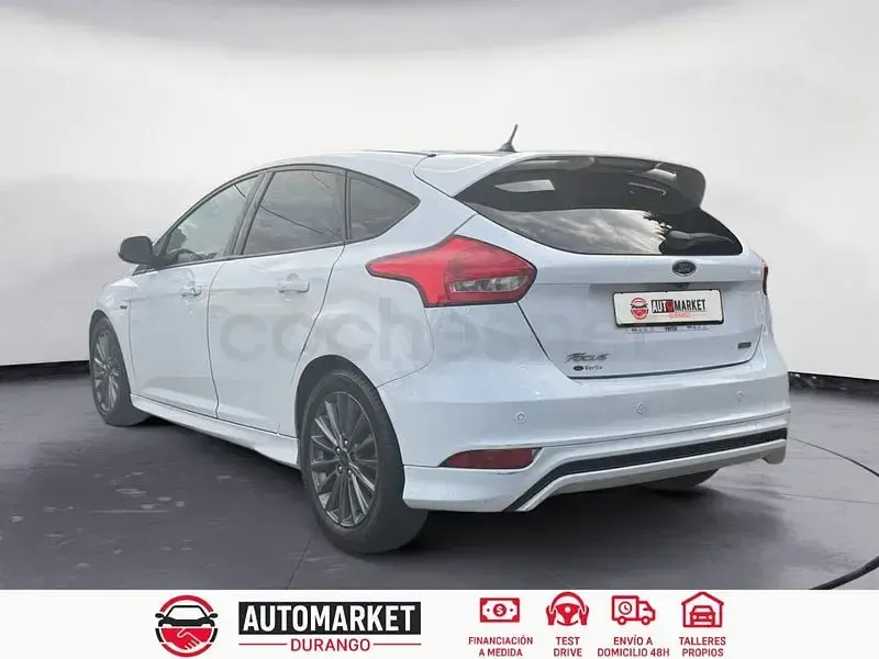 Usado Ford Focus ST-Line 125 CV (91 kW) 2018 Blanco Berlina