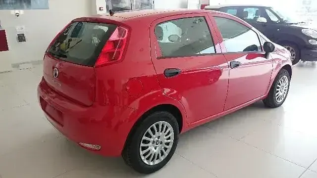 Usado Fiat Punto Pop 75 CV (55 kW) 2015 Rojo Utilitario