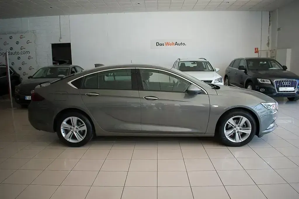 Usado Opel Insignia Excellence 136 CV (100 kW) 2018 Gris Berlina