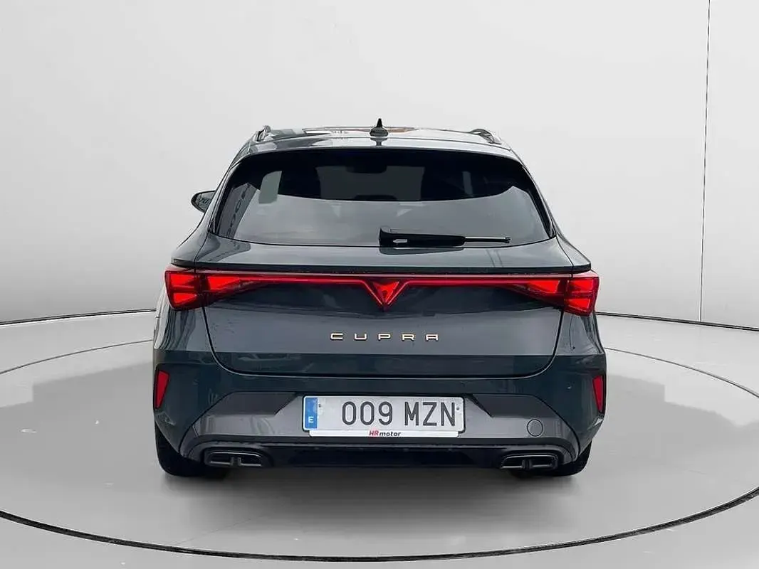 Usado Cupra Leon 150 CV (110 kW) 2025 Azul Familiar