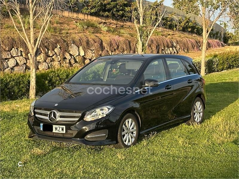 Usado Mercedes B180 Urban 122 CV (89 kW) 2017 Negro Monovolumen