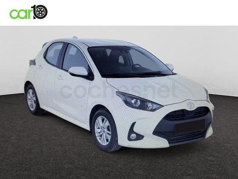 Usado Toyota Yaris Hybrid Business Edition 116 CV (85 kW) 2022 Blanco Berlina