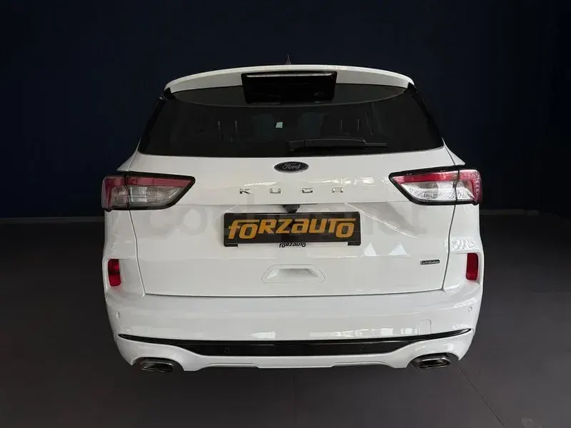 Usado Ford Kuga ST-Line 225 CV (165 kW) 2023 Blanco SUV