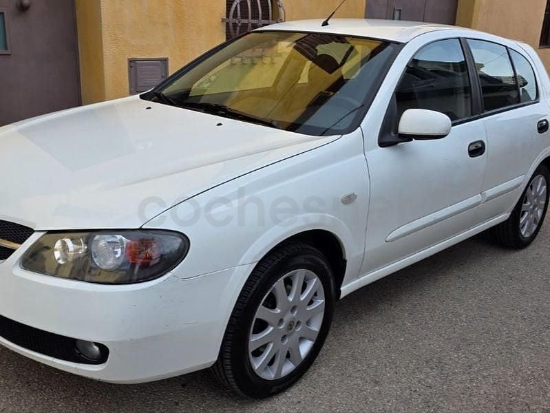 Usado Nissan Almera Visia 98 CV (72 kW) 2006 Blanco Berlina