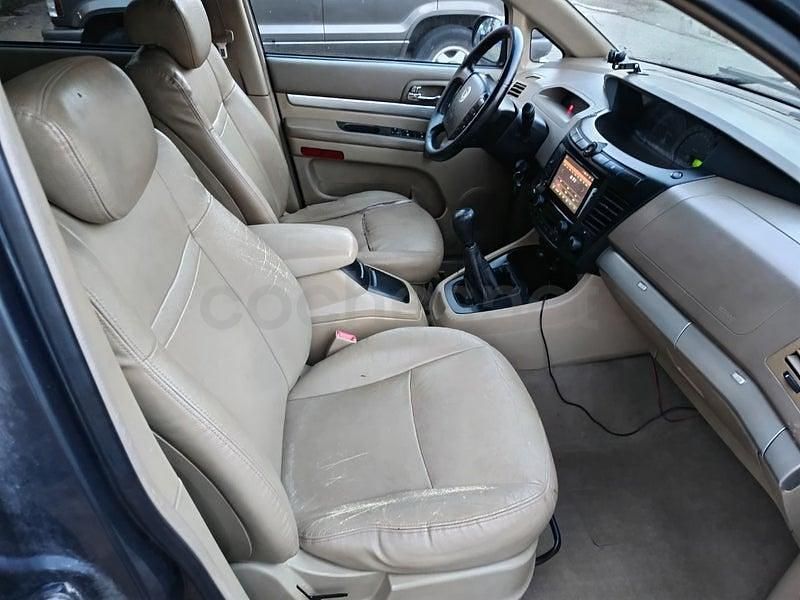 Usado Ssangyong (KGM) Rodius 165 CV (121 kW) 2010 Gris / plata Monovolumen