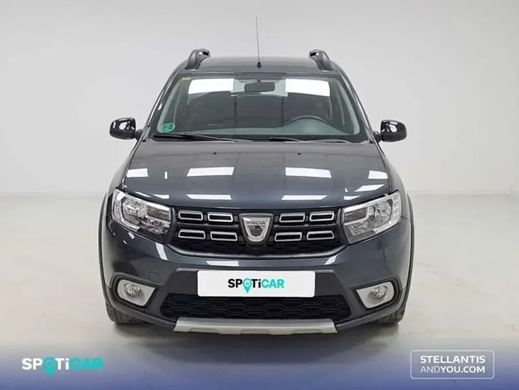 Usado Dacia Sandero Essentiel 90 CV (66 kW) 2018 Azul Utilitario