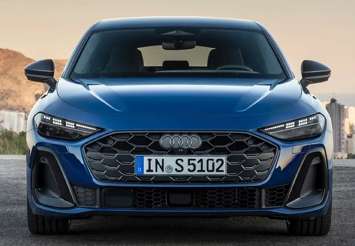Usado Audi S5 367 CV (269 kW) 2025 Azul Berlina