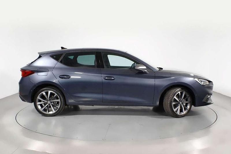 Usado Seat Leon FR 207 CV (152 kW) 2025 Gris Berlina