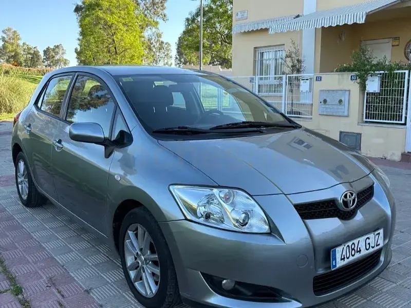 Usado Toyota Auris Advance 126 CV (92 kW) 2009 Gris / plata Utilitario