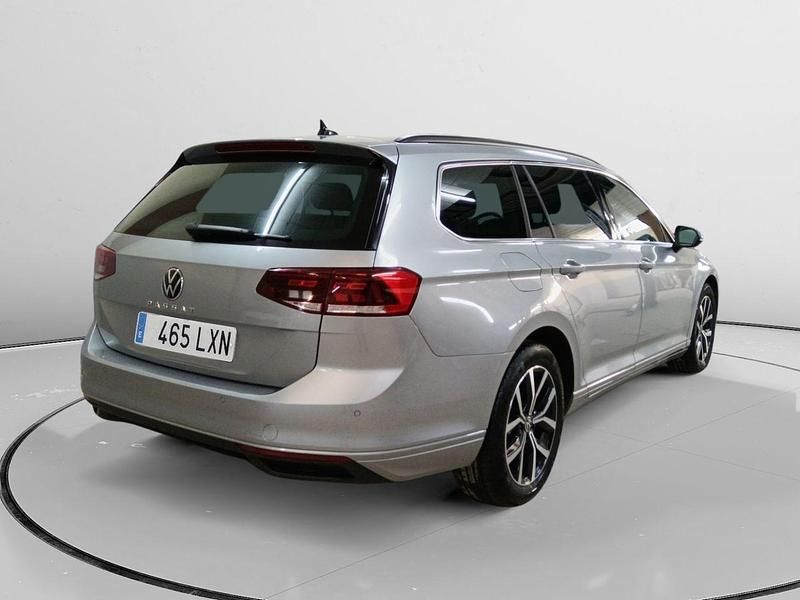 Usado VW Passat Executive 150 CV (110 kW) 2022 Gris Familiar