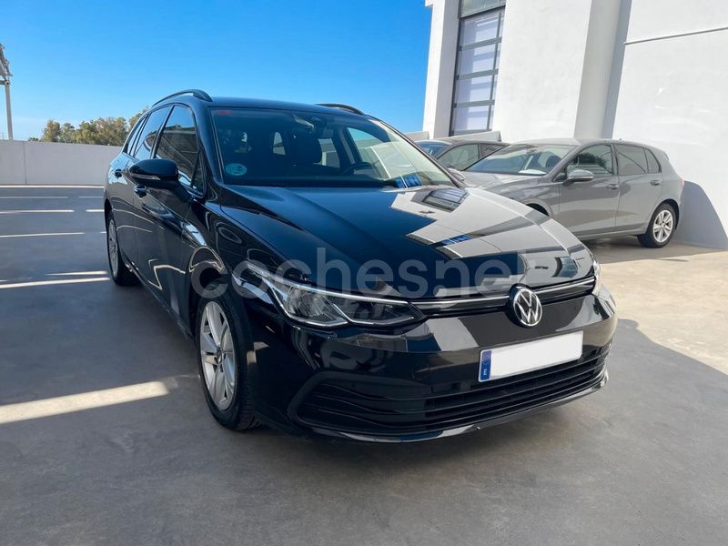 Negro Usado 2021 VW Golf VIII Life Familiar | 16.900 € (Buen precio) - Imagen 1/4