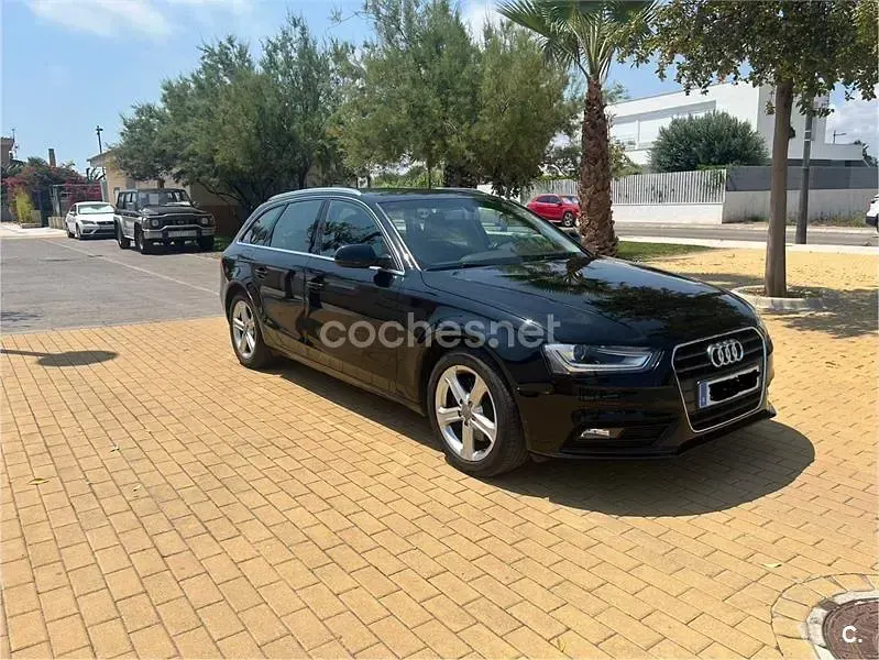 Usado Audi A4 Advanced 143 CV (105 kW) 2013 Negro Familiar