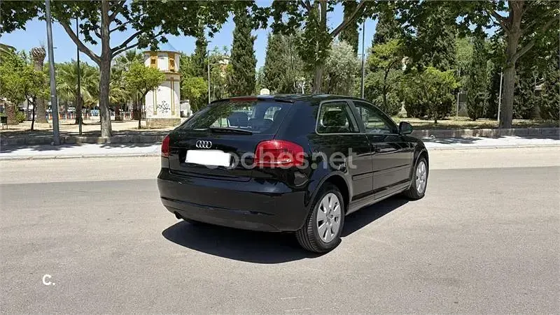 Usado Audi A3 Ambition 105 CV (77 kW) 2010 Negro Utilitario