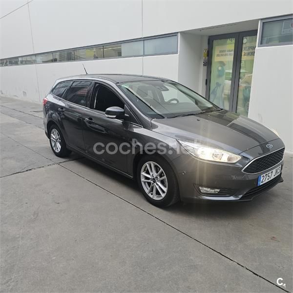 Gris / plata Usado 2015 Ford Focus Trend Familiar | 7200 € (Precio justo) - Imagen 1/4