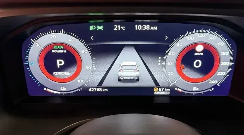 Usado Nissan X-Trail N-Connecta 213 CV (156 kW) 2024 Champagne silver galaxy black SUV