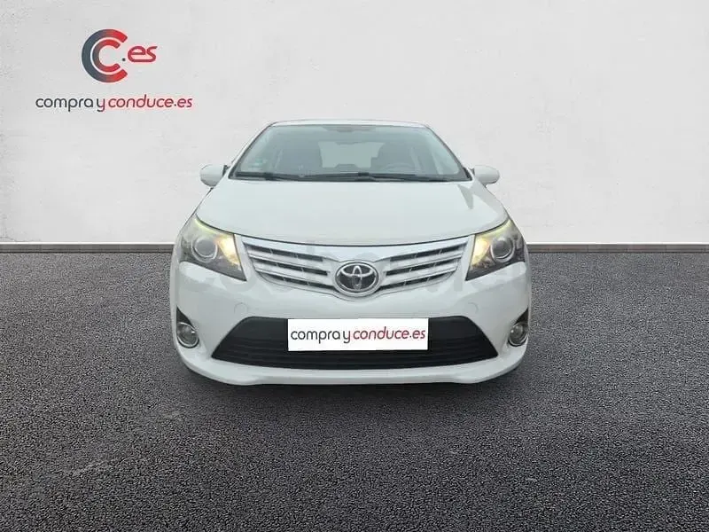 Usado Toyota Avensis Advance 147 CV (108 kW) 2012 Blanco Berlina