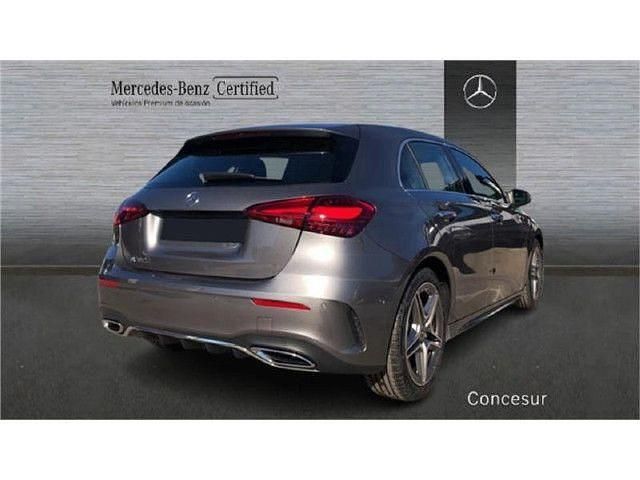 Usado Mercedes A180 AMG line 116 CV (85 kW) 2024 Gris montaña Berlina