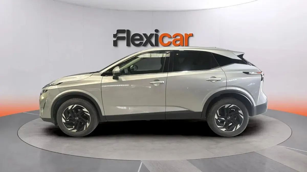 Usado Nissan Qashqai Acenta 158 CV (116 kW) 2025 Gris SUV